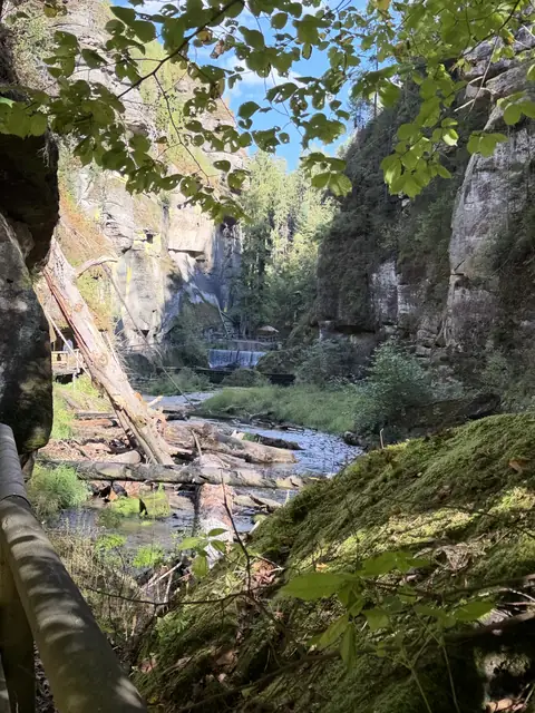 Die enge Schlucht der Kamenice in der Edmundsklamm – wasbraucheich.de