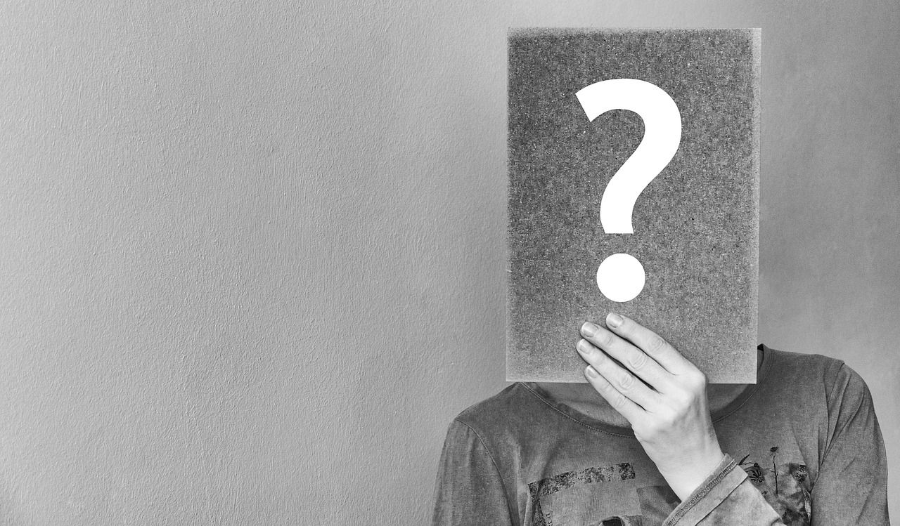 Fragezeichen-Suche im Querformat — Webseite findet keine Kunden
